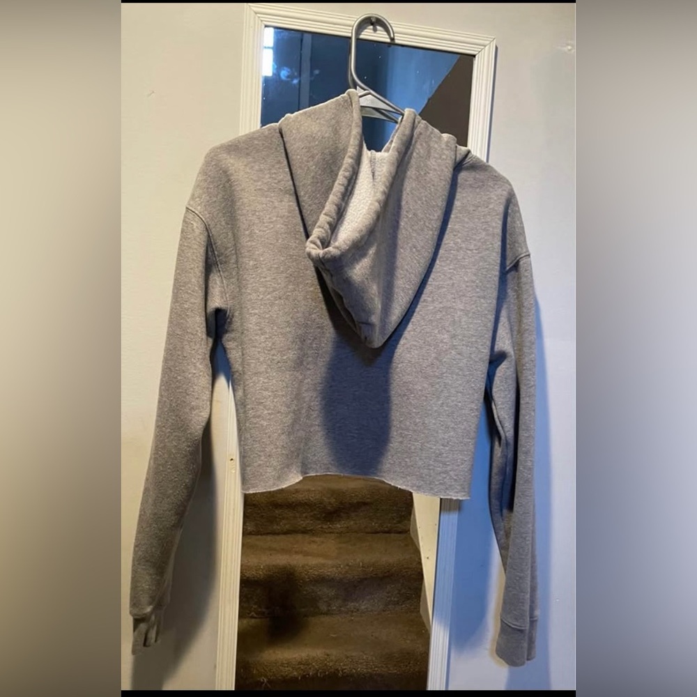 Wild Fable Women’s Cropped Gray Hoodie in Great Condition. Size Small. $6. - Picture 7 of 7